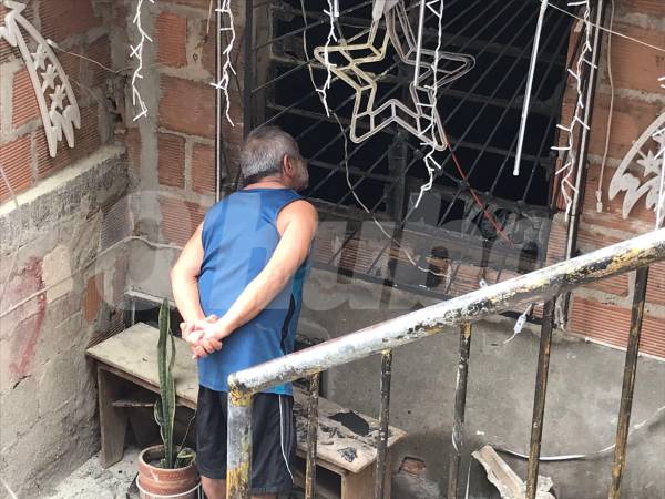 Los destrozos en la vivienda se evidencian por dentro y por fuera. FOTO: LAURA ROSA JIMÉNEZ VALENCIA