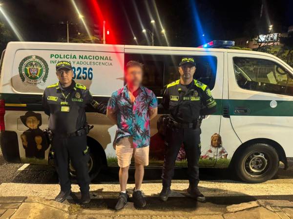 Estadounidense capturado en El Poblado por presunta explotación sexual de menores. /FOTO: POLICÍA METROPOLITANA