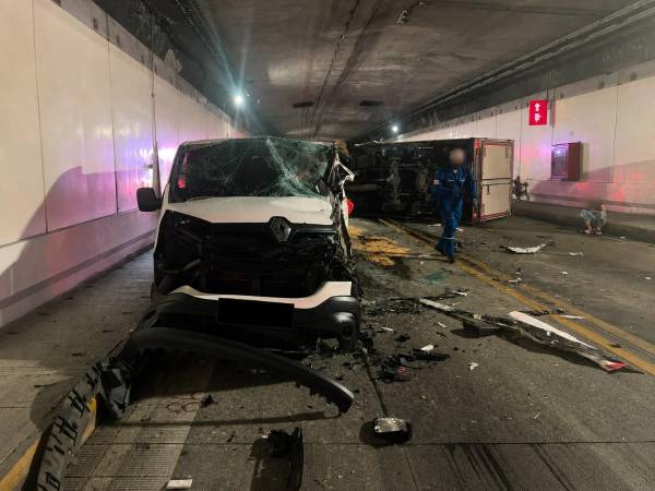 Así quedaron los vehículos tras accidente en el Túnel de Oriente. FOTO: ALCALDÍA DE MEDELLÍN