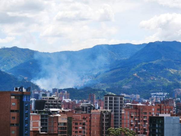 El humero de varias empresas tiene a la comunidad preocupada y agobiada. FOTO: CORTESÍA.