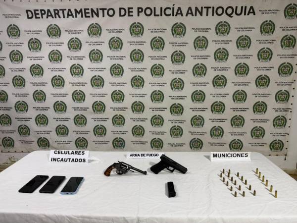 Elementos incautados durante el operativo. FOTO: POLICÍA ANTIOQUIA