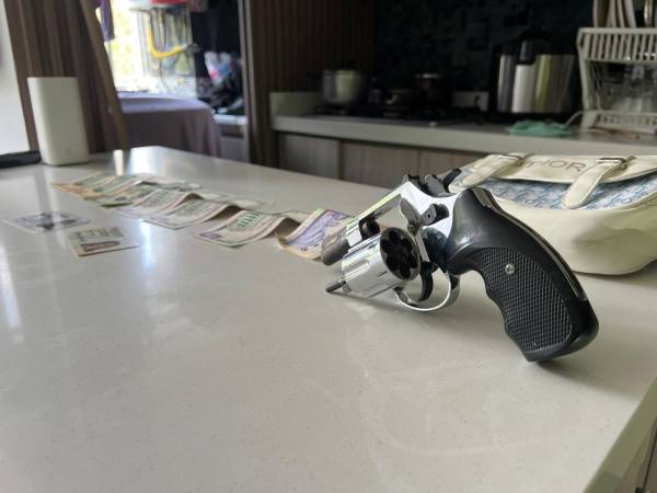 Estos fueron los elementos incautados en las acciones de allanamiento en viviendas. FOTO: CORTESÍA POLICÍA METROPOLITANA DEL VALLE DE ABURRÁ