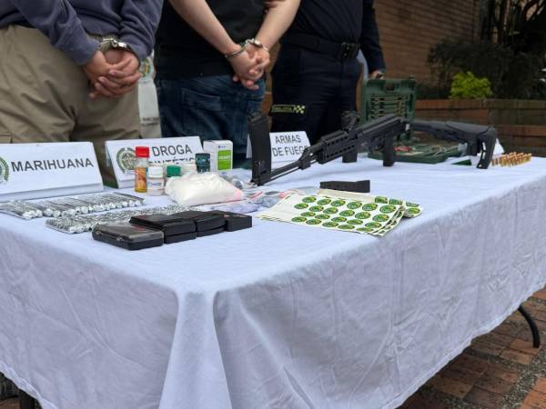 Elementos incautados en el allanamiento. FOTO: CORTESÍA SECRETARÍA DE SEGURIDAD DE MEDELLÍN