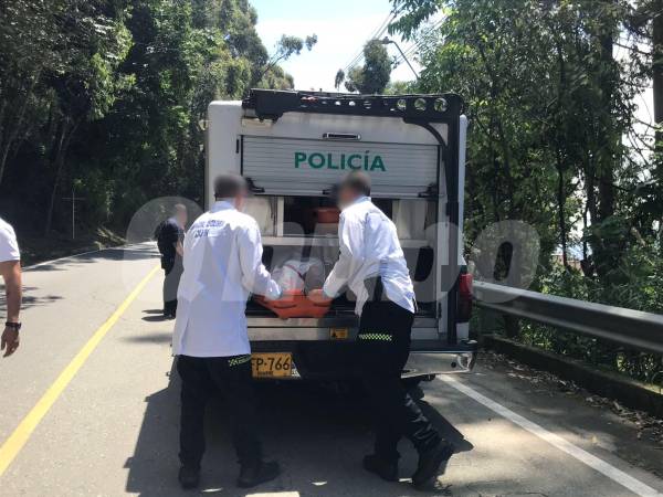 Levantamiento de cuerpo embolsado en San Cristóbal. FOTO: LAURA ROSA JIMÉNEZ VALENCIA