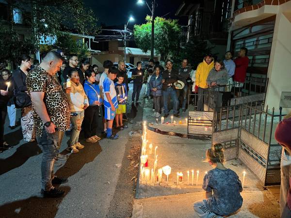 Velatón por Esteban Rendón en Rionegro. /FOTO: CORTESÍA