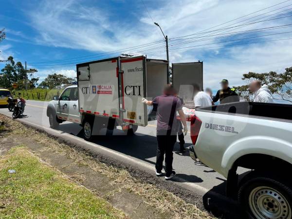 Agentes del CTI de la Fiscalía se encargaron de las labores judiciales. /FOTOS: ANDRÉS FELIPE OSORIO GARCÍA