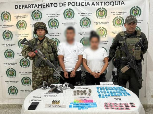 Captura de los señalados responsables de transportar droga y armas. FOTO: CORTESÍA POLIANTIOQUIA