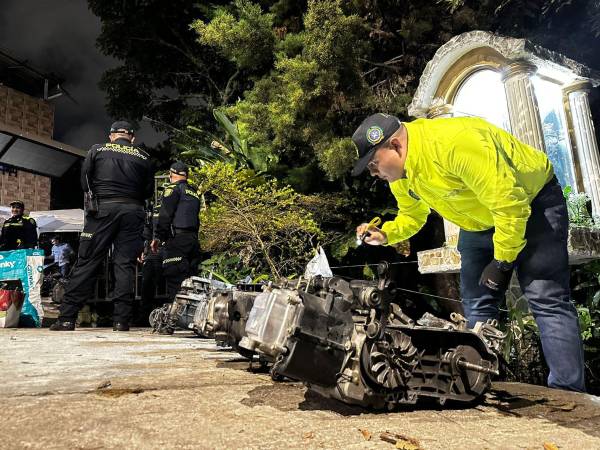 EN VIDEO: Buscaban moto robada y hallaron un desguazadero de vehículos