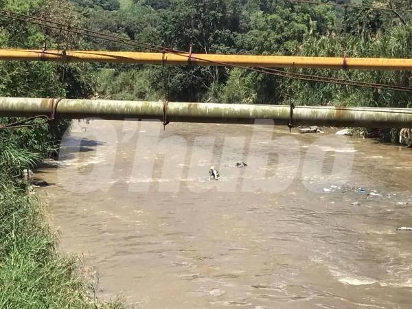 Momento de la recuperación del cadáver de Berrío Patiño. /FOTO: LAURA ROSA JIMÉNEZ VALENCIA