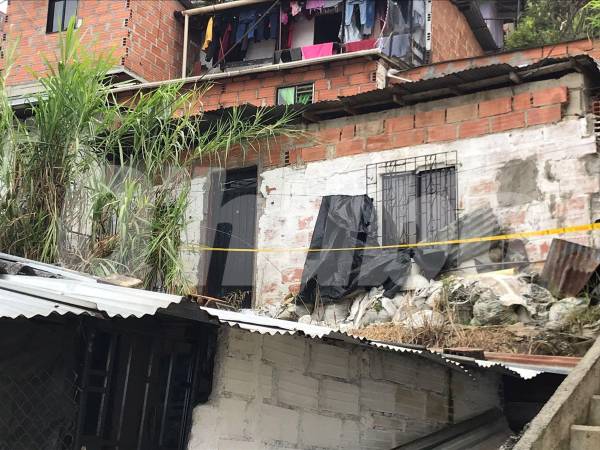 Ángela María fue hallada sin vida en esta casa ubicada en la parte alta del barrio Llanaditas. /FOTO: LAURA ROSA JIMÉNEZ VALENCIA