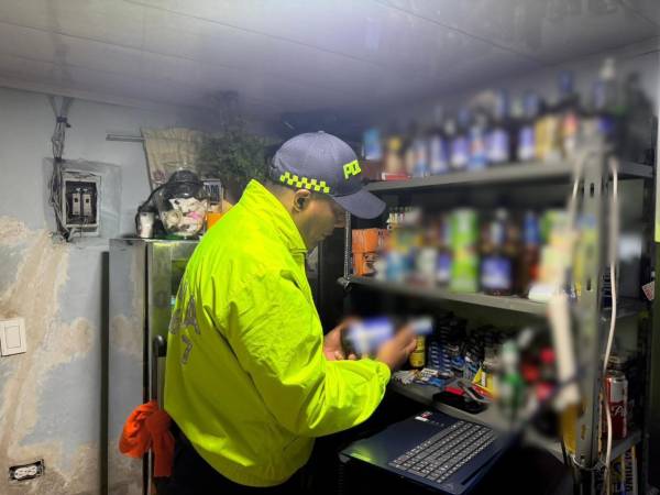 Los elementos estaban almacenados en bodegas improvisadas. FOTO: CORTESÍA POLICÍA METROPOLITANA