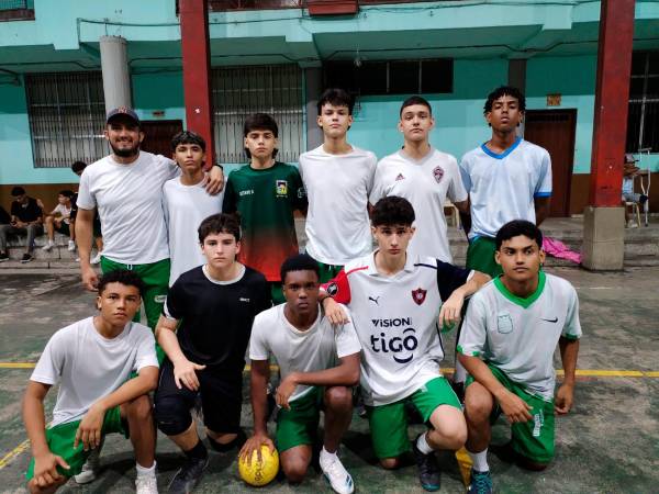  Steven López, docente de Educación Física del colegio Uniban, adquirió su vivienda propia gracias a los beneficios de la Fundación Uniban y Comfama.