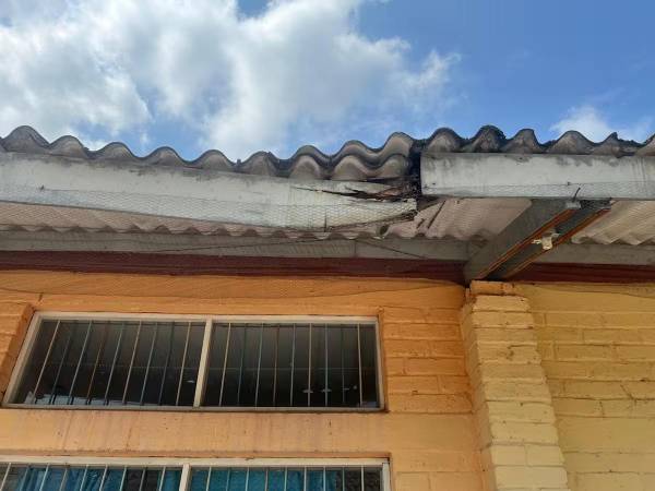 Techo del colegio Luis Eduardo Díaz - Sede Patria. FOTO: TOMADA DE CARACOL RADIO