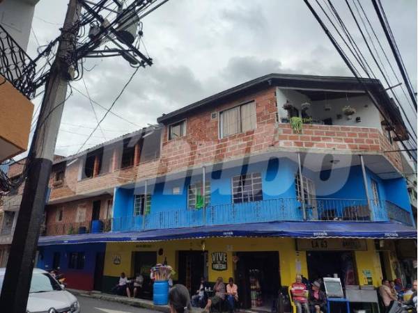En el tercer piso al costado izquierdo de la imagen se produjo el hecho. /FOTO: ANDRÉS GARCÍA
