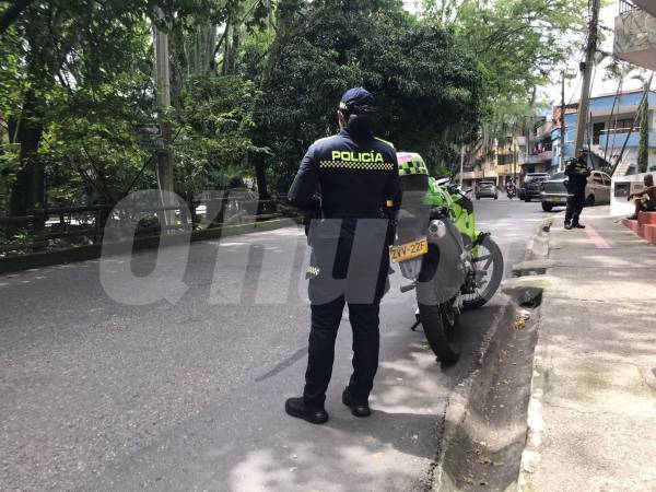 Tras el crimen, la Policía llegó al sector para buscar información que les permita esclarecer los hechos. FOTO: LAURA ROSA JIMÉNEZ VALENCIA