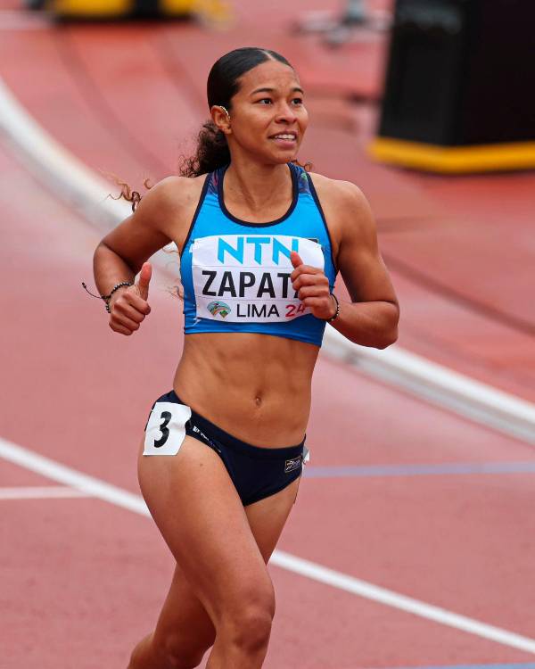 Luciana Zapata Villa, atleta de 100 metros vallas. A los 9 años comenzó su preparación debido al amor al deporte que le fue inculcado en su colegio y su familia.