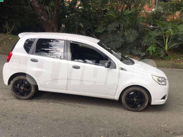 Los disparos fueron recibidos por el vidrio trasero del vehículo y la ventanilla del copiloto. /FOTO: LAURA ROSA JIMÉNEZ VALENCIA