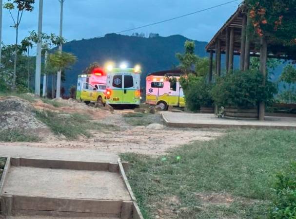 Personal de la Secretaría de Salud le brindó atención prehospitalaria. /FOTOS: TOMADA DE INSTAGRAM @cerro3crucesoficial
