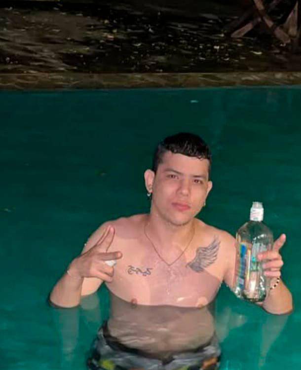 Joel González Salgado tiene 25 años.