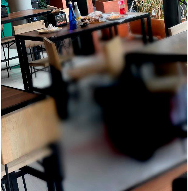 El hombre quedó tendido en el piso, en un charco de sangre. /FOTO: CORTESÍA DENUNCIAS ANTIOQUIA