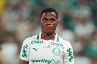 El jugador chocoano Jhon Arias movilizó ayuda para su gente tras terremoto. FOTO: @JHONARIASA