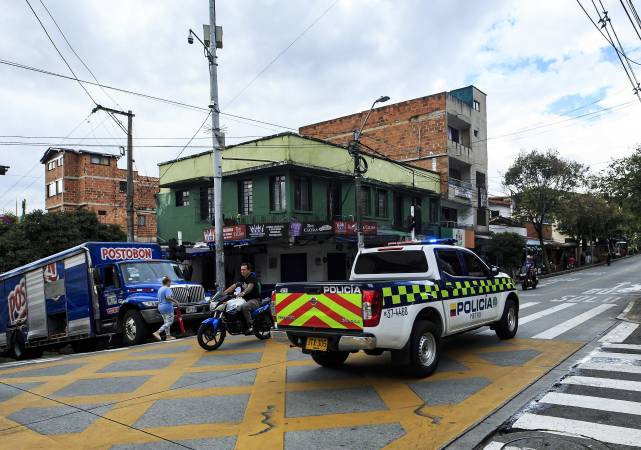 Policía en Manrique. FOTO: ANDRÉS CAMILO SUÁREZ ECHEVERRY