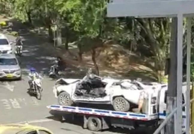 Así quedó la camioneta que Verónica intentó parquear. FOTO: CORTESÍA