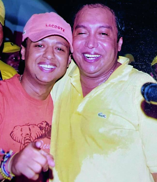 Rafael tenía 34 años cuando falleció su padre, en el 2013. FOTO: INSTAGRAM @rafaelsantosdiazoficial