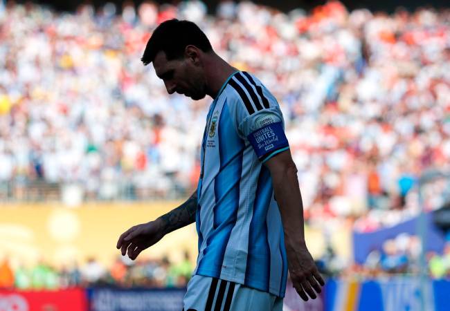 Pese a que no fue el despedida esperada, el mundo ovaciona a la Pulga por su aporte al fútbol. FOTO: GETTY