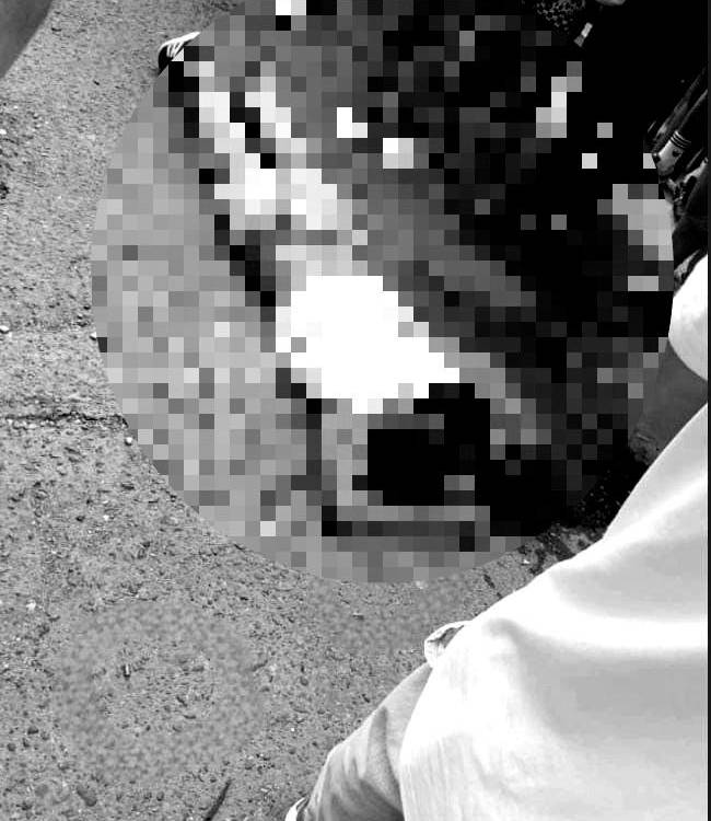 Algunas vainillas de bala quedaron junto al cuerpo de este hombre. /FOTO: CORTESÍA