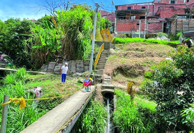 Puente vecinal del barrio Olaya Herrera. FOTO: SINDY VALLE