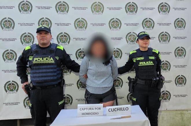 A presunta asesina le incautaron el cuchillo con el que habría cometido el crimen. FOTO: POLICÍA NACIONAL