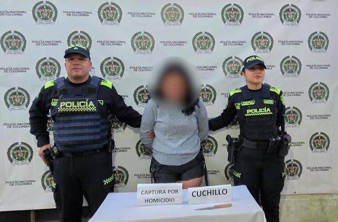 A presunta asesina le incautaron el cuchillo con el que habría cometido el crimen. FOTO: POLICÍA NACIONAL