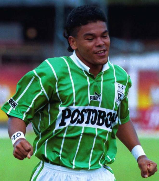 Oswaldo Mackenzie con el Nacional de 1999. FOTO: ARCHIVO - RÓBINSON SÁENZ