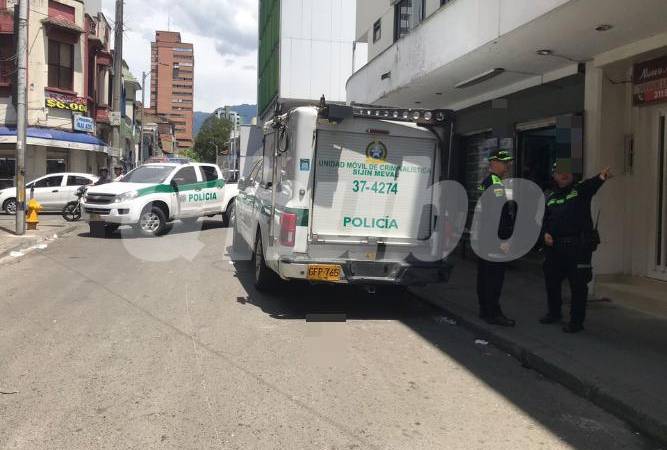 Levantamiento del cuerpo en el hotel. FOTO: LAURA ROSA JIMÉNEZ VALENCIA