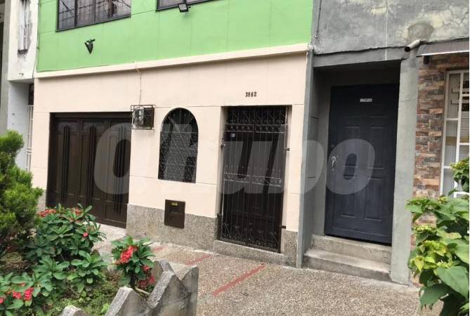 Esta es la vivienda del primer piso en la que habría ocurrido el homicidio. FOTO: LAURA ROSA JIMÉNEZ VALENCIA