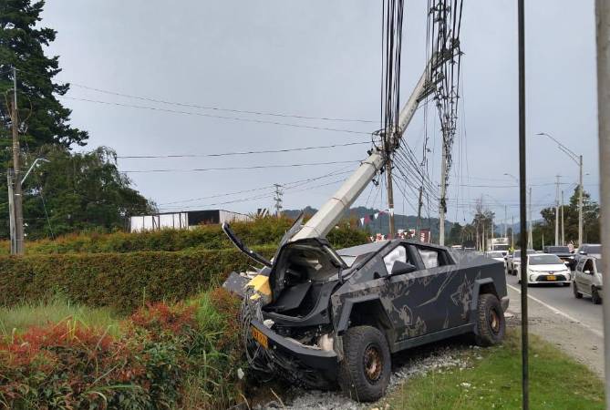 Así quedó el vehículo de alta gama, de la marca Tesla. FOTO: CORTESÍA
