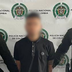 El presunto integrante del Clan del Golfo tras ser capturado por la Policía. FOTO: POLICÍA NACIONAL
