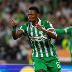Andrés Felipe Román se convirtió en otra cuota de gol para los verdolagas. FOTO: ANDRÉS CAMILO SUÁREZ
