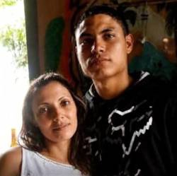 María Teresa Martínez junto a su hijo Juan Pablo Jaramillo. FOTO: REDES SOCIALES