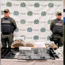 {name=Headline, data=El Gaula se metió a la cárcel El Pedregal y pilló las caletas con celulares, type=text_box, options=[], Milenium={name=Milenium, data=idcon=49493124;order=2.0, type=text, options=[]}, iterContentTypeIn=Headline, iterContentTypeOut=Headline}