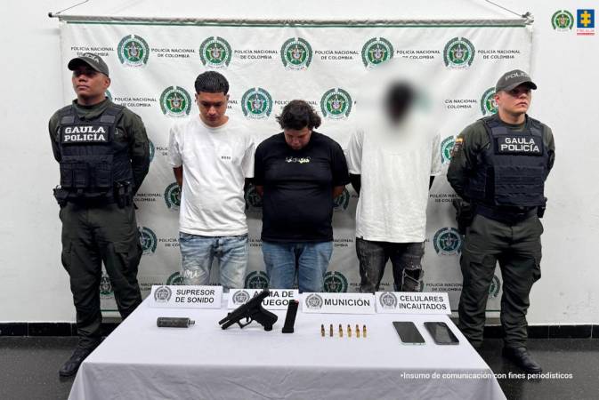 Los señalados de participar en el secuestro de comerciante caleño en Medellín tras ser capturados. FOTO: FISCALÍA 