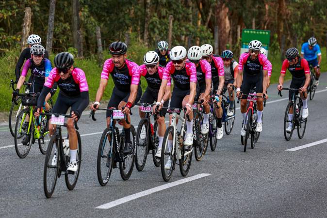 Las personas aprovecharon el recorrido para retarse. /FOTO: MANUEL SALDARRIAGA