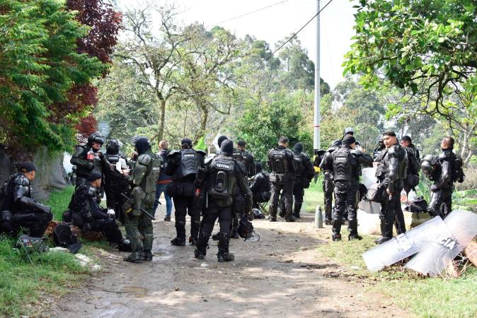 EN FOTOS: Funcionarios de la Alcaldía de Itagüí fueron agredidos en operativo contra construcción ilegal