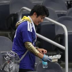 Hasta los niños participaron de la limpieza. FOTO: CAPTURA DE VIDEO X @FIFAcom