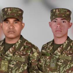 Soldados profesionales Janier David Montiel González (Izq.) y Cristian José Mendoza Ozuna (Der.) Qepd. FOTO: CORTESÍA EJÉRCITO NACIONAL