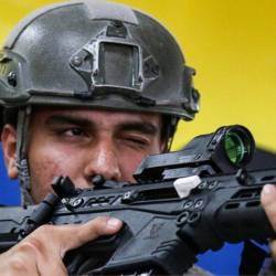 Las lesiones no comprometieron la integridad de ninguno de los uniformados. FOTO: COLPRENSA