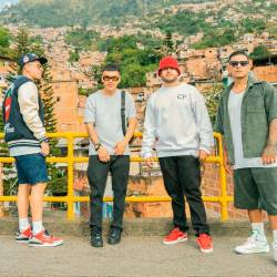 De izquierda a derecha, los miembros de Crew Peligrosos: P Flavor (Sergio Ospina), Rat Race (Cristian Montoya), Hunter MusicMaker (Alexis Giraldo) y el Jke (Henry Arteaga). FOTOS: CORTESÍA