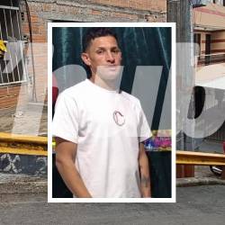 El hombre se encontraba en la calle cuando, al parecer, fue atacado de la nada por un vecino. FOTO: CRISTIAN VÁSQUEZ Y TOMADA DE REDES