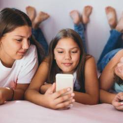 Quienes lo presentaron buscan proteger a niños, niñas y adolescentes de posibles abusos y violencia digital. FOTO: CANVA